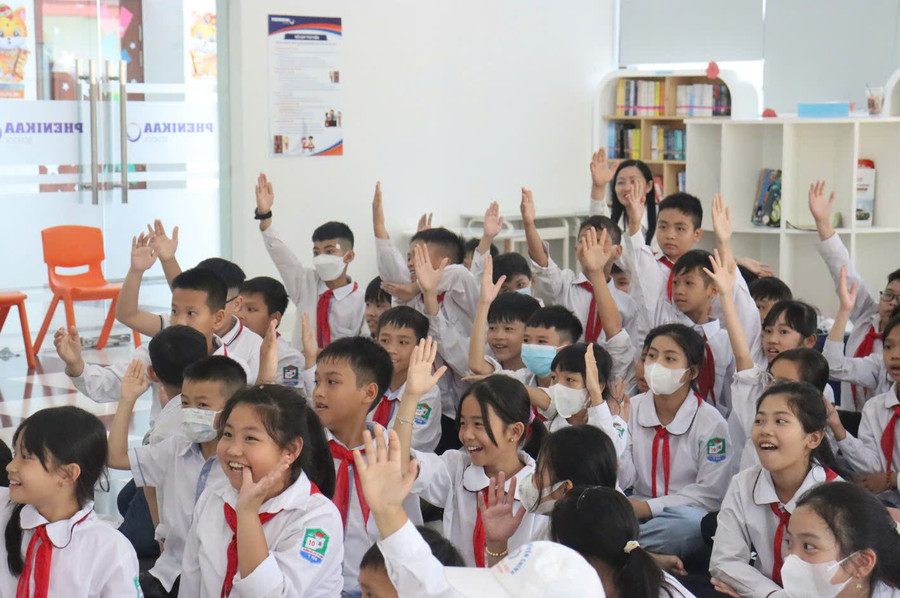 khi-sach-giao-khoa-khong-con-la-ganh-nang-1.jpg