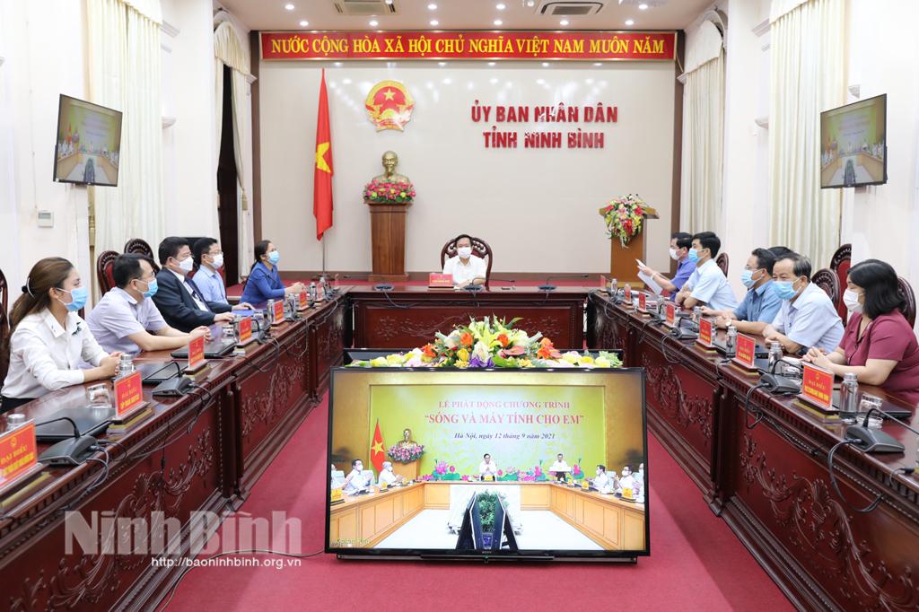 Phát động chương trình Sóng và máy tính cho em