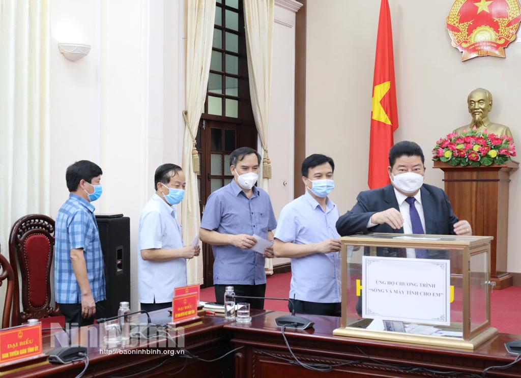 Phát động chương trình Sóng và máy tính cho em