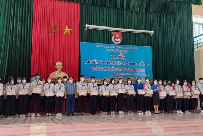 16 học sinh của trường THPT Xuân Trường được trao học bổng Sóng Hồng năm 2022
