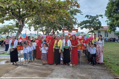 Học sinh lớp 1 toàn tỉnh hân hoan ngày tựu trường   năm học 2023-2024